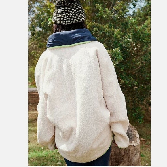 FREE PEOPLE Hit The Slopes Fleece Shawl Jecket - Picture 4 of 14